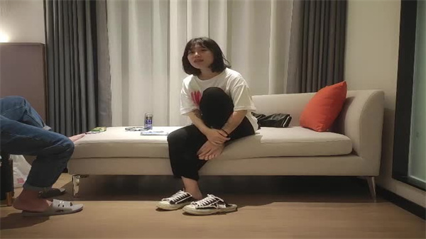 乖乖妹脱衣露纹身,后入猛干高潮表情一览无遗